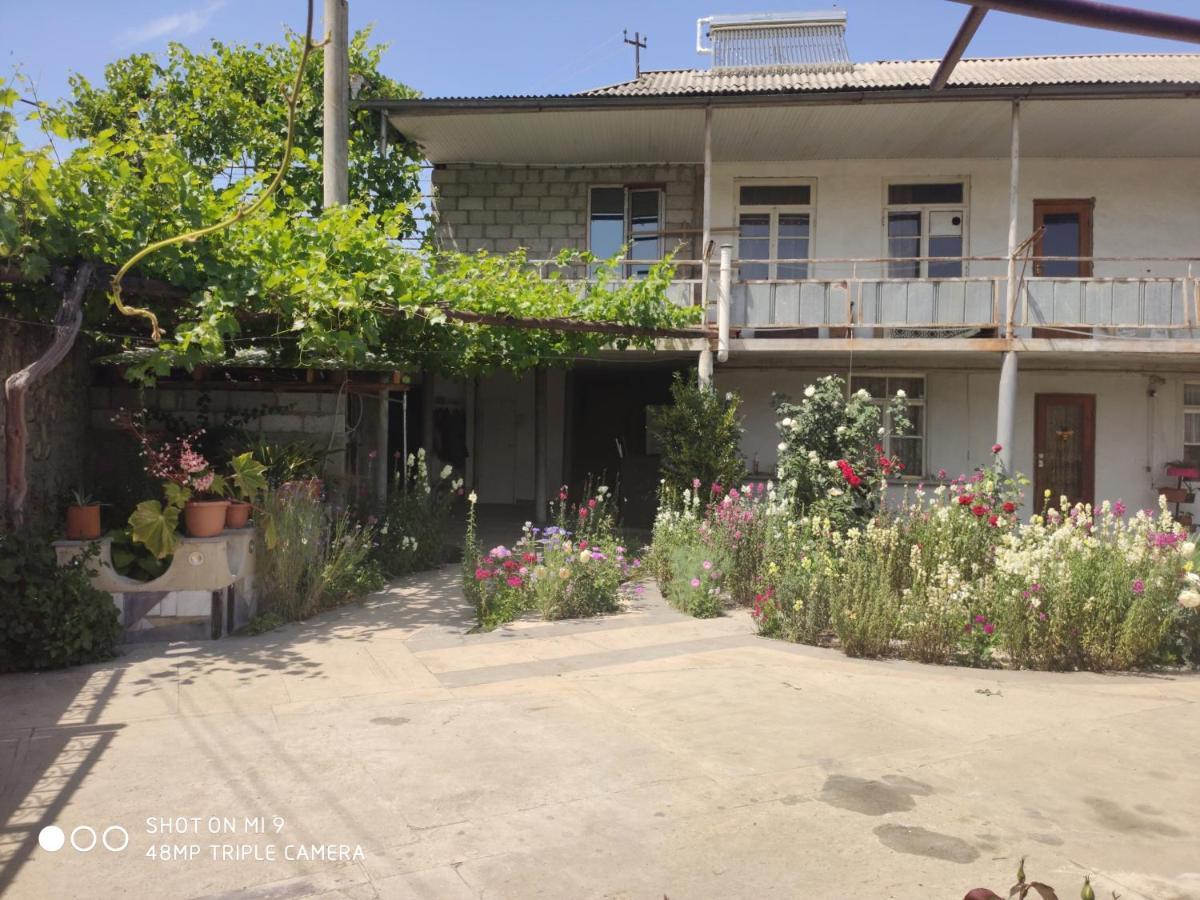 Berdavan Guesthouse エクステリア 写真